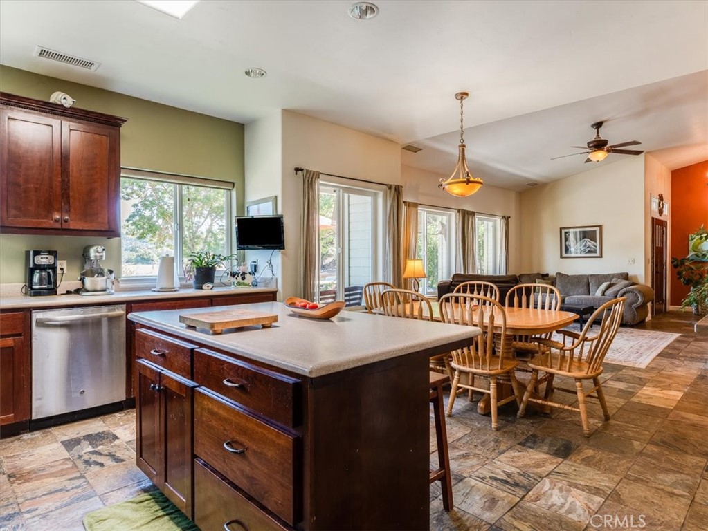 1575 Parkhill Road Property Photo 19