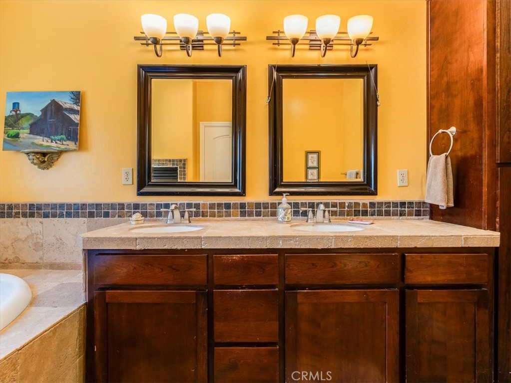1575 Parkhill Road Property Photo 31