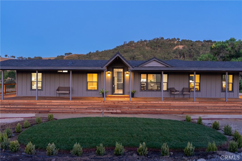 4475 Interlake Property Photo 1