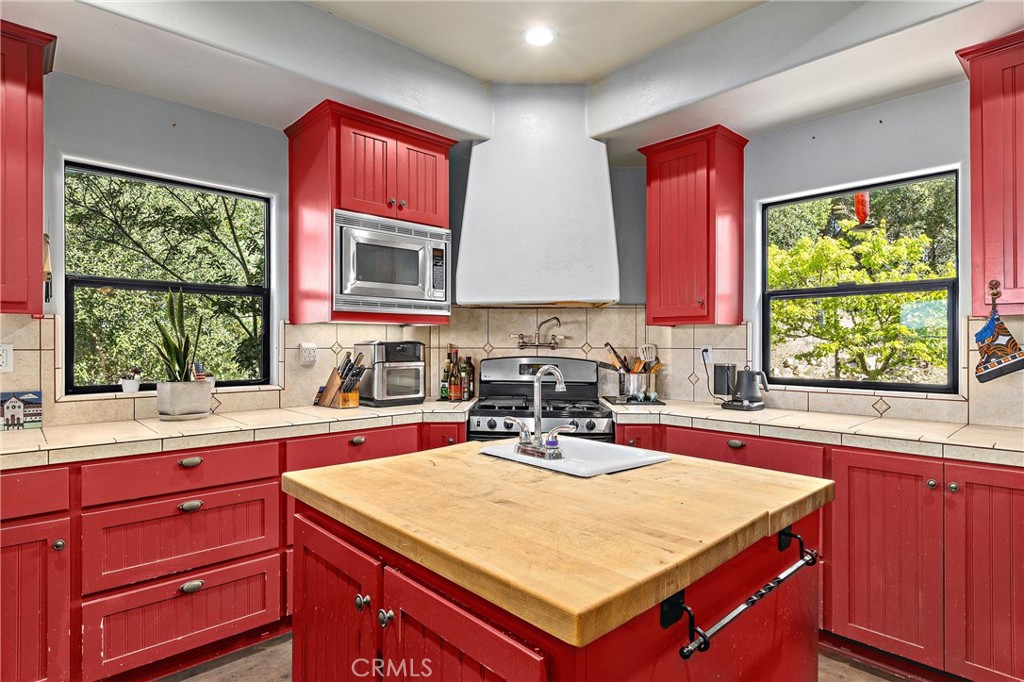 3180 Willow Creek Road Property Photo 15