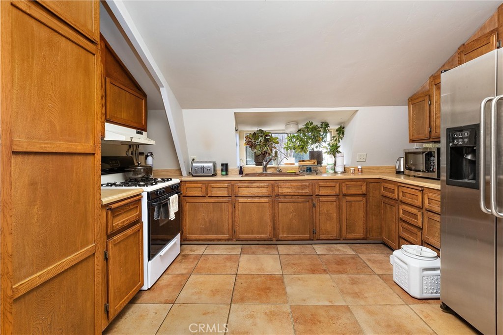 3180 Willow Creek Road Property Photo 37