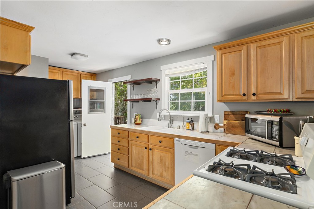 3180 Willow Creek Road Property Photo 52