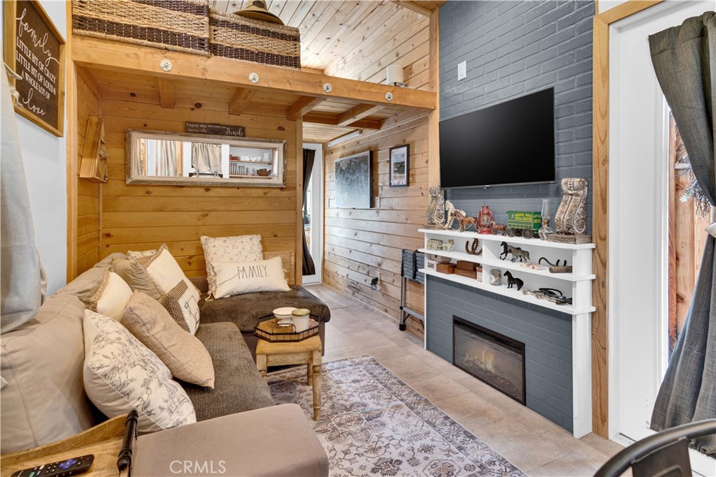 2123 Yellow Feather Property Photo 6