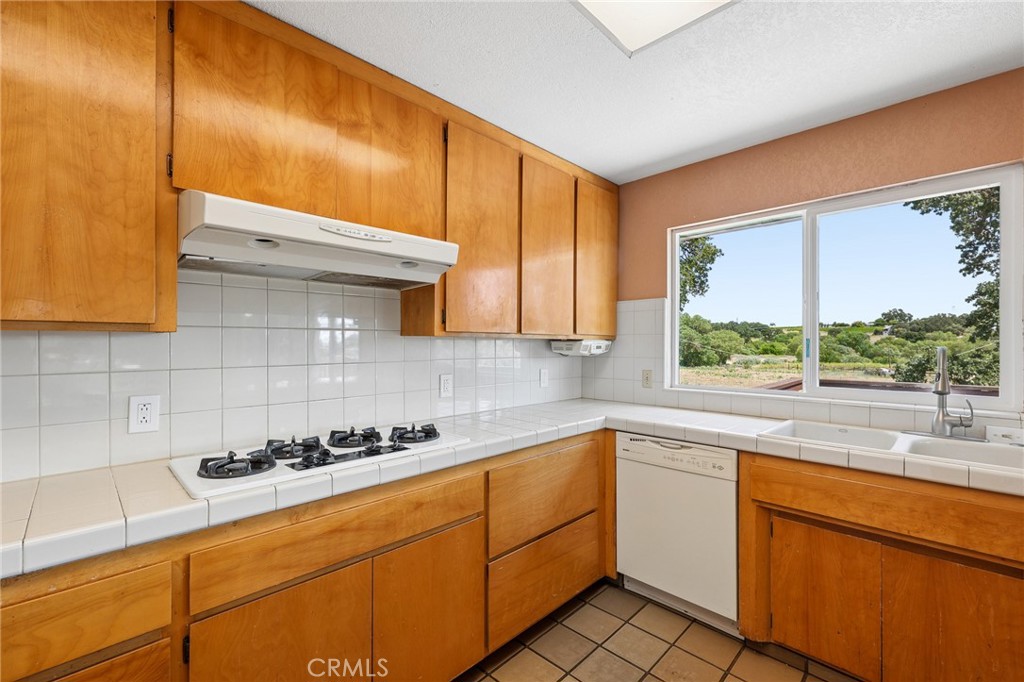 335 Phillips Property Photo 15