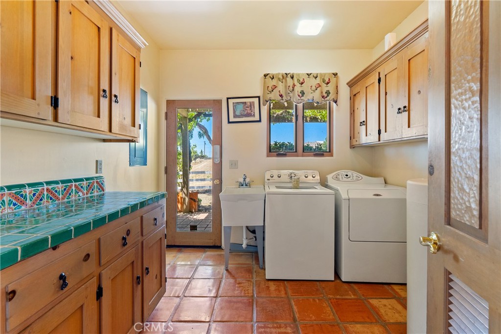 7568 Creston Property Photo 16