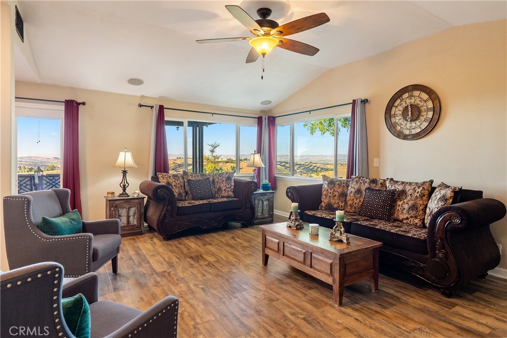 1745 Adelaida Property Photo 12