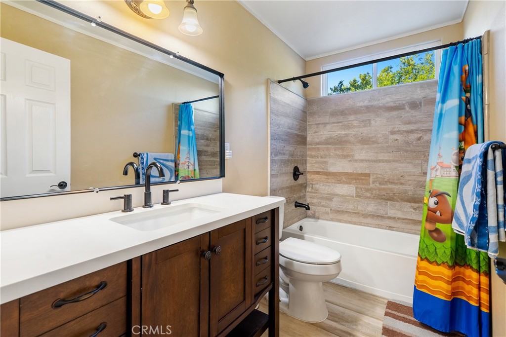 1745 Adelaida Property Photo 23