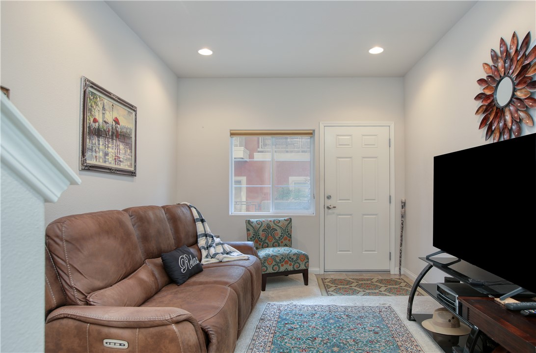 864 Lawrence Property Photo 8