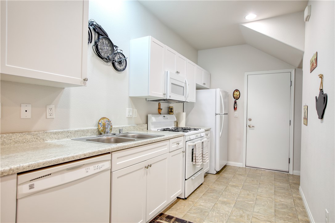 864 Lawrence Property Photo 11