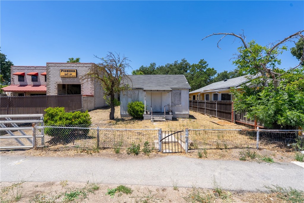 1615 Riverside Property Photo 2
