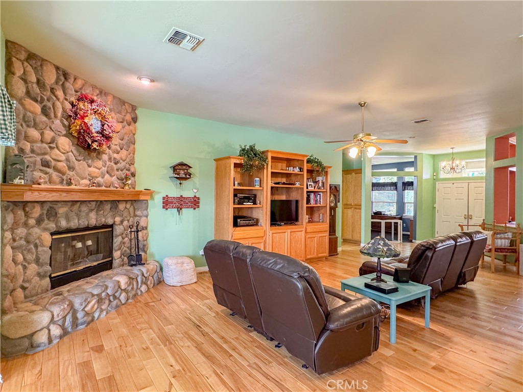 15318 Albert Way Property Photo 9