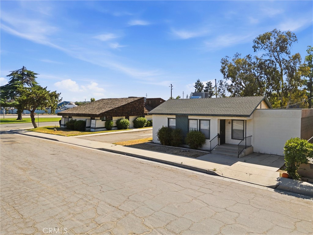931 26th Property Photo 9