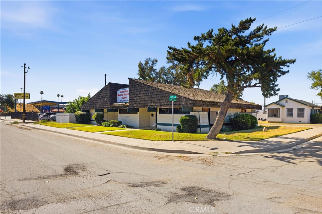 931 26th Property Photo 12