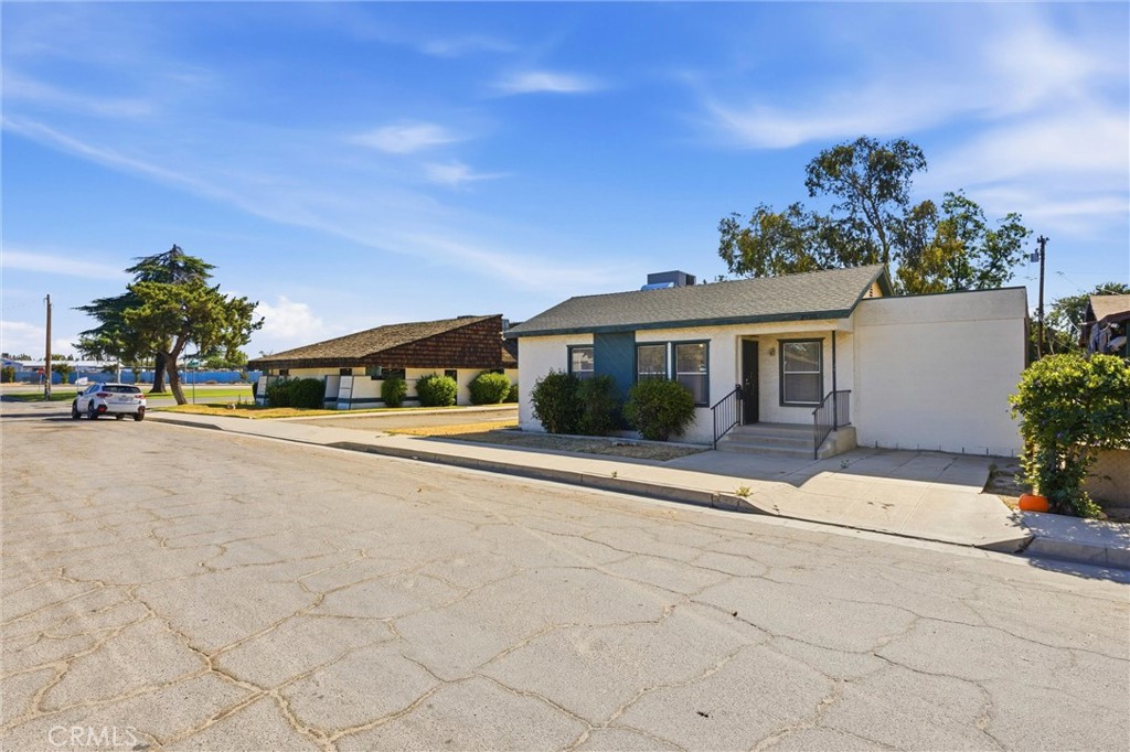 931 26th Property Photo 17