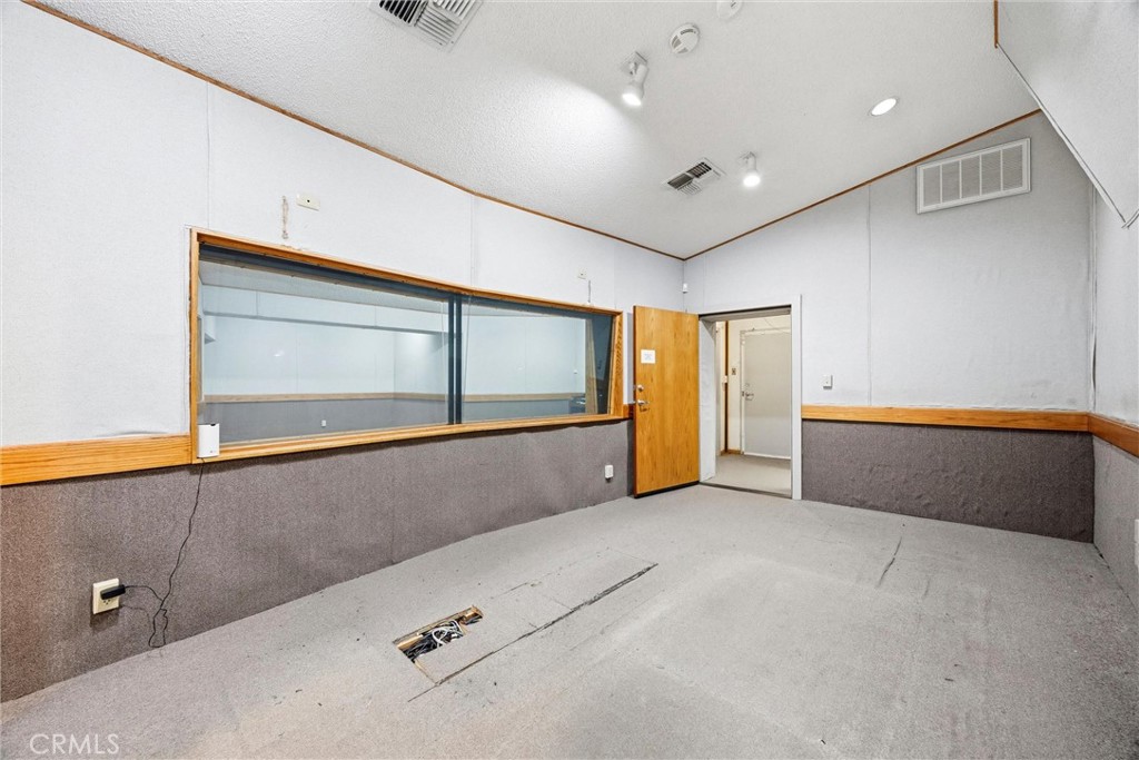 931 26th Property Photo 32