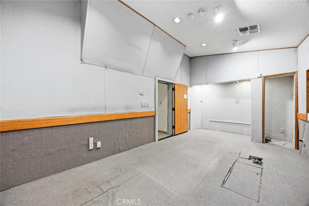 931 26th Property Photo 33