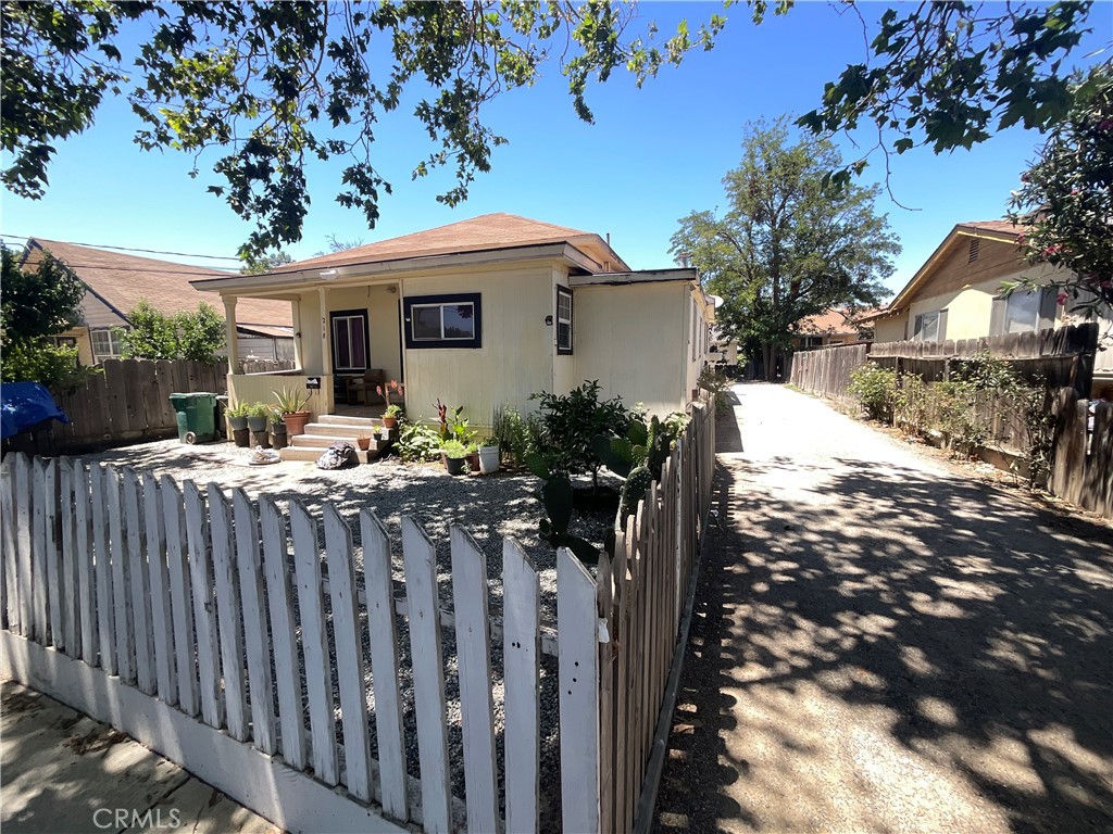 218 Pearl Property Photo 5