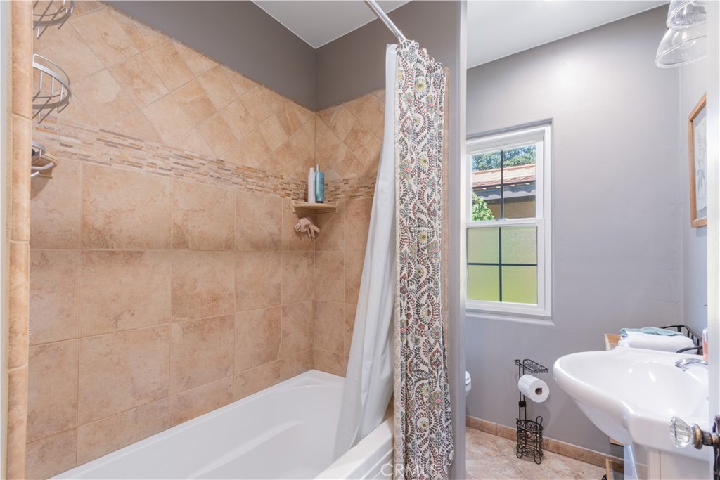 2015 Oak Property Photo 8