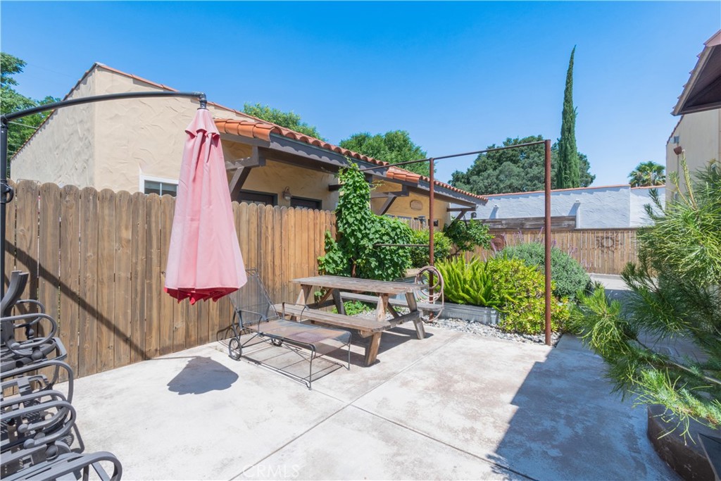 2015 Oak Property Photo 11