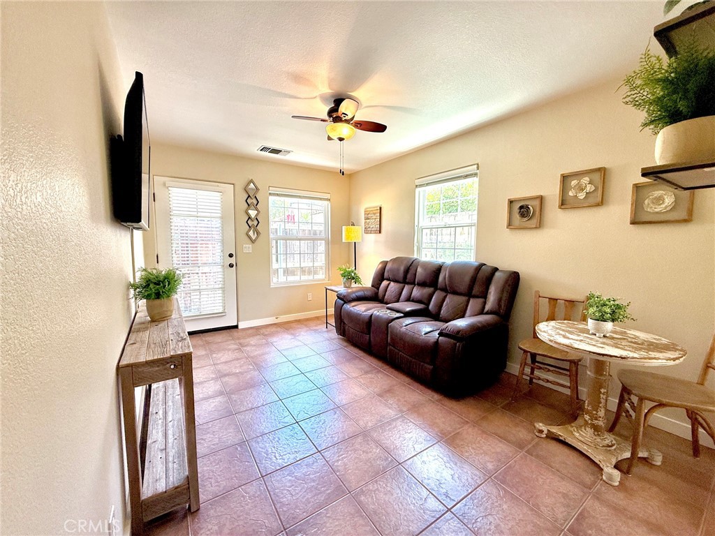 2015 Oak Property Photo 16