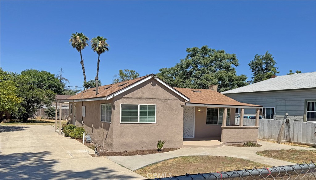302 S Jackson Property Photo 2