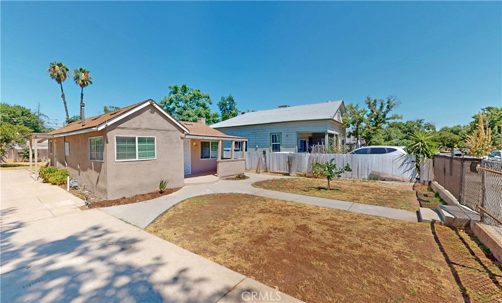 302 S Jackson Property Photo 4