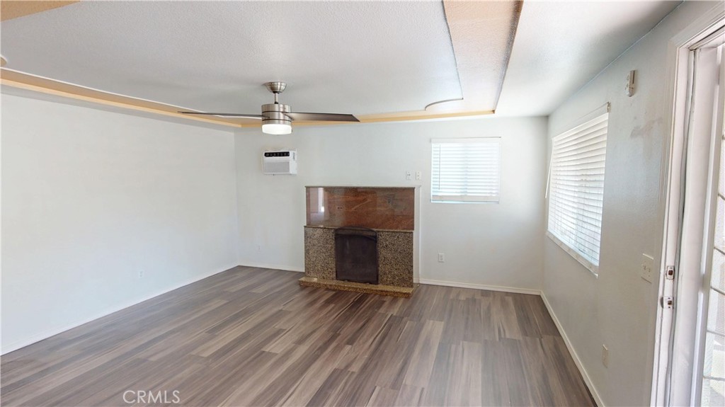 302 S Jackson Property Photo 6
