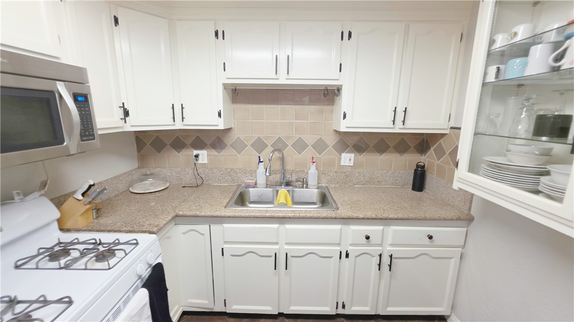 1610 Cunha Property Photo 11
