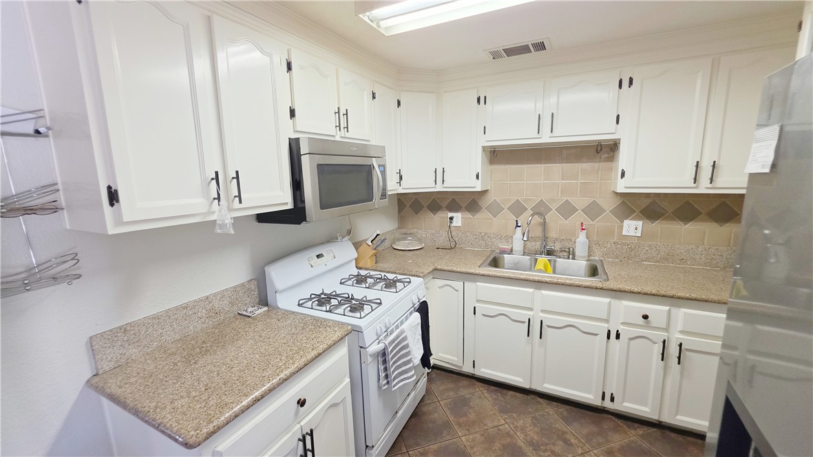 1610 Cunha Property Photo 12