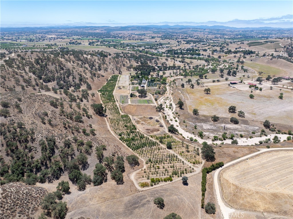 5750 El Pharo Property Photo 4