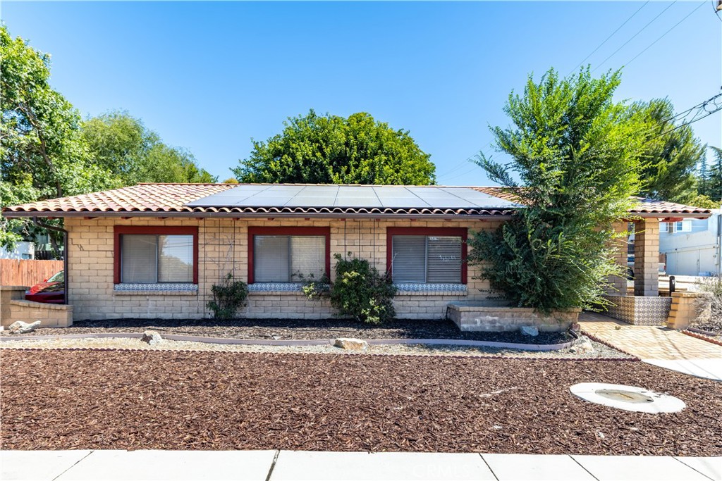 607 Creston Property Photo 3