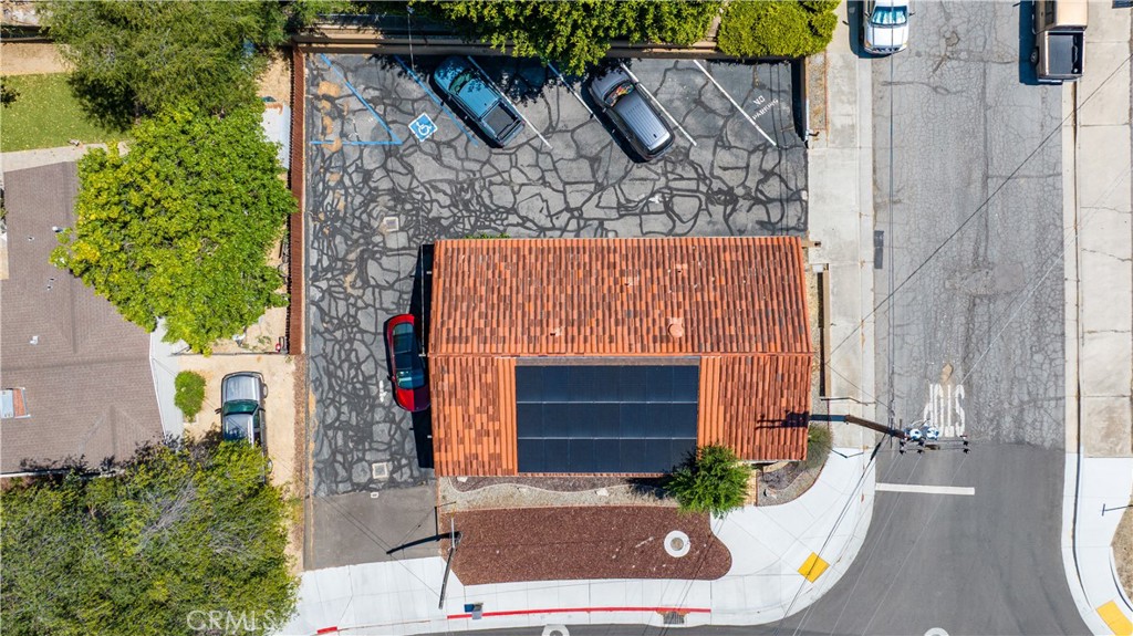 607 Creston Property Photo 4