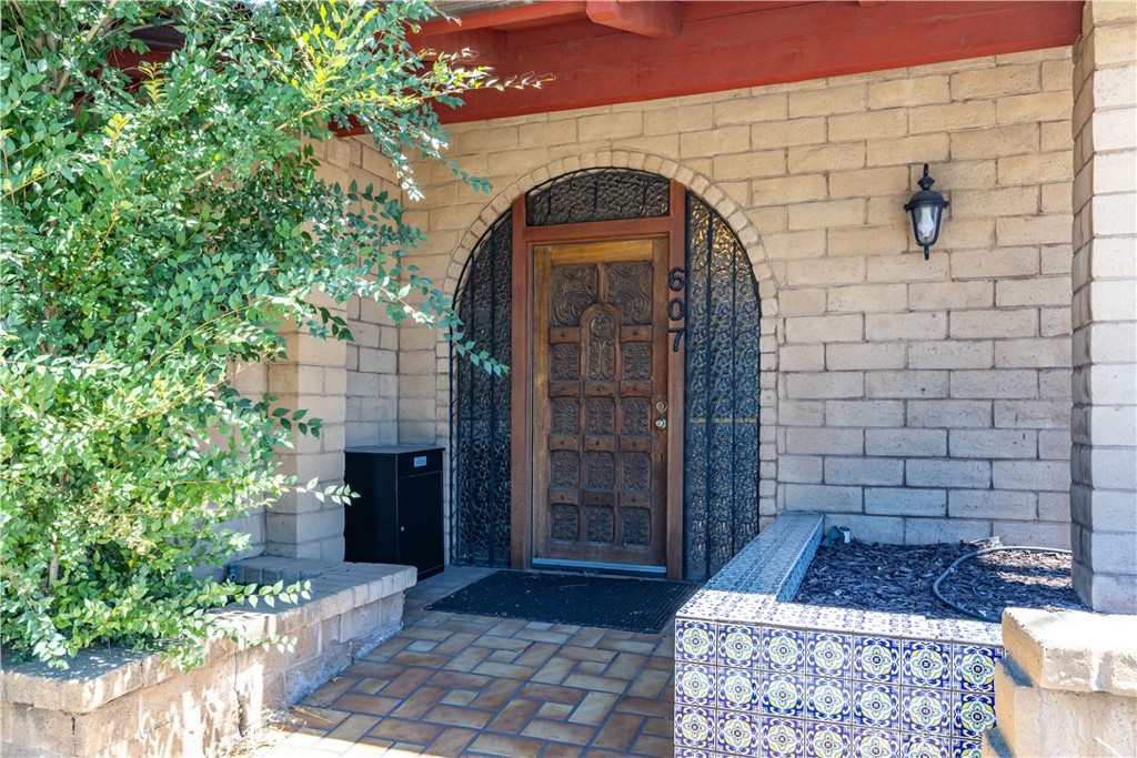 607 Creston Property Photo 5
