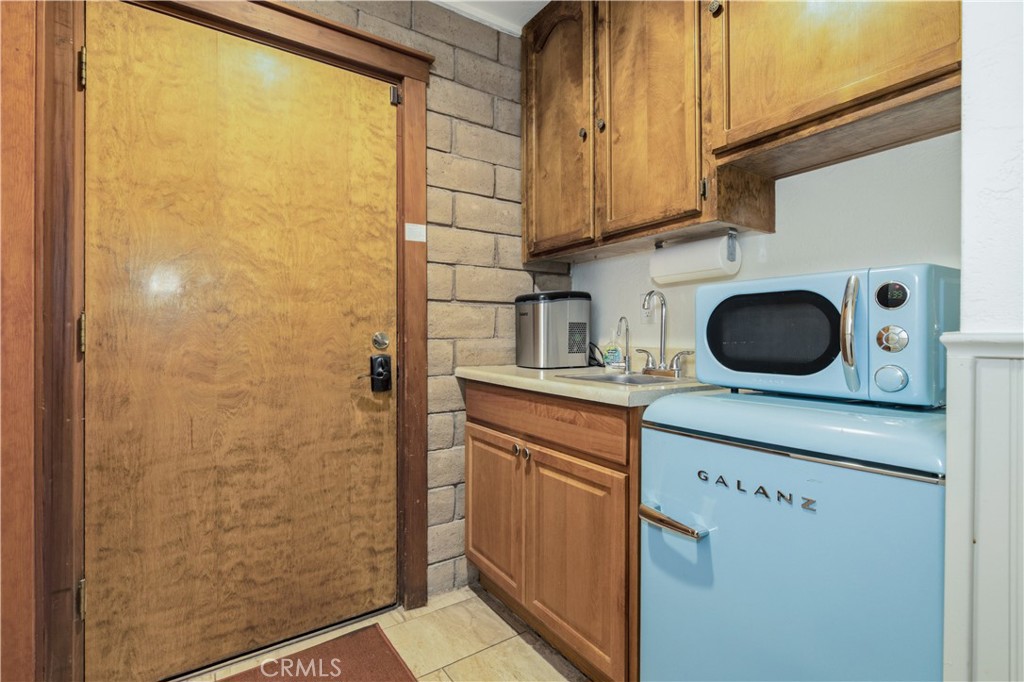 607 Creston Property Photo 16