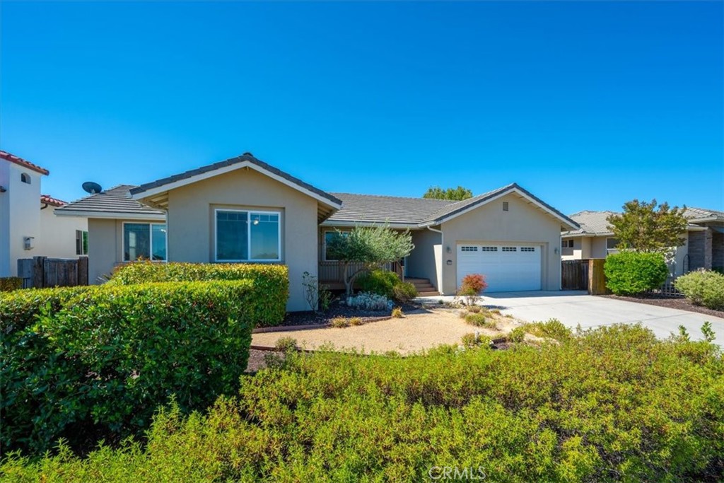595 Red Cloud Property Photo 1