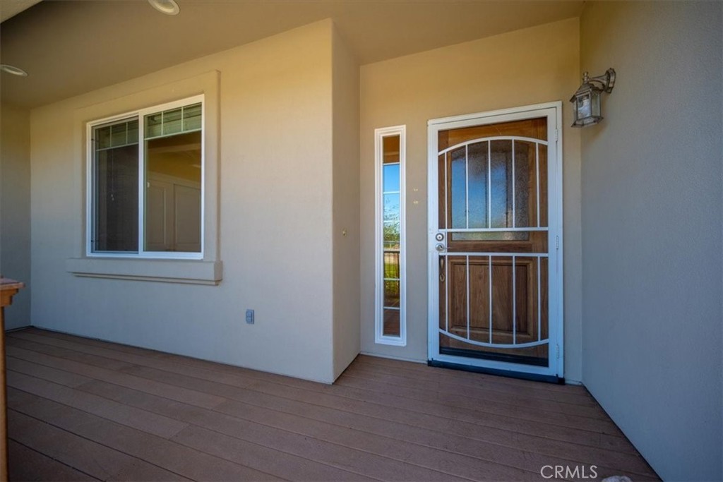 595 Red Cloud Property Photo 3