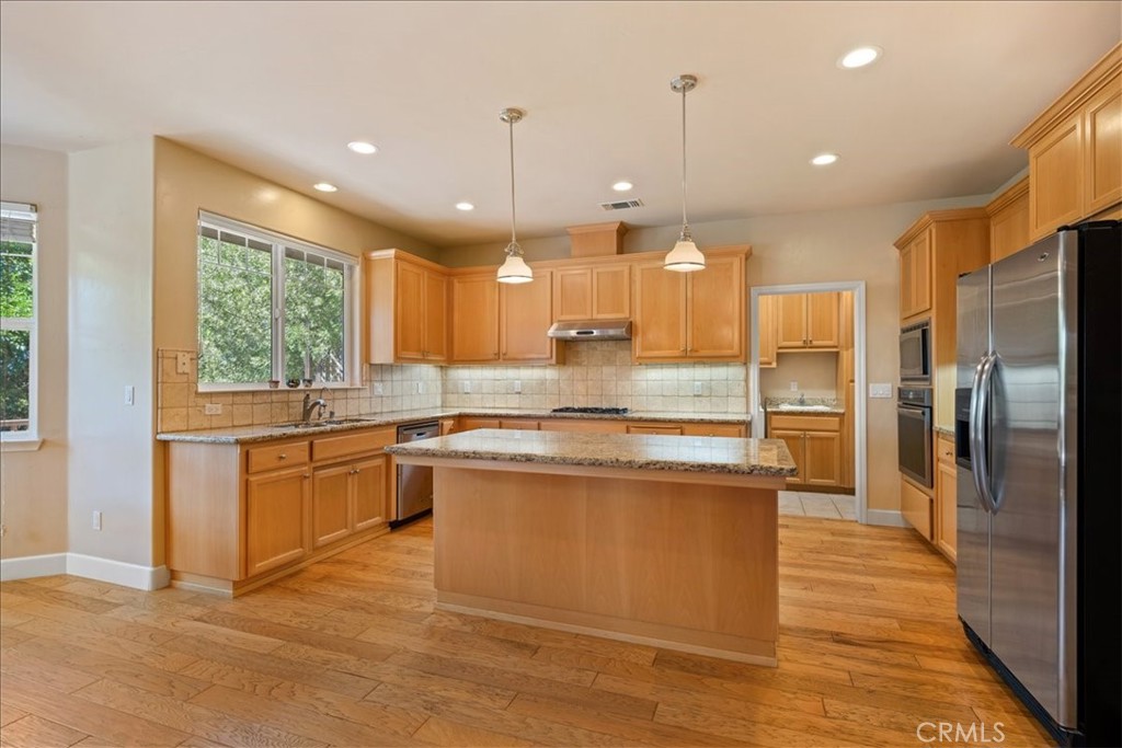 595 Red Cloud Property Photo 5