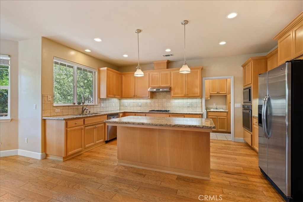 595 Red Cloud Property Photo 8