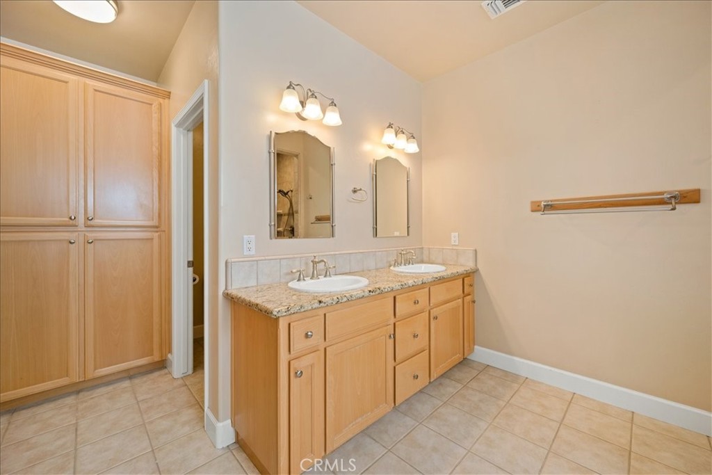 595 Red Cloud Property Photo 9