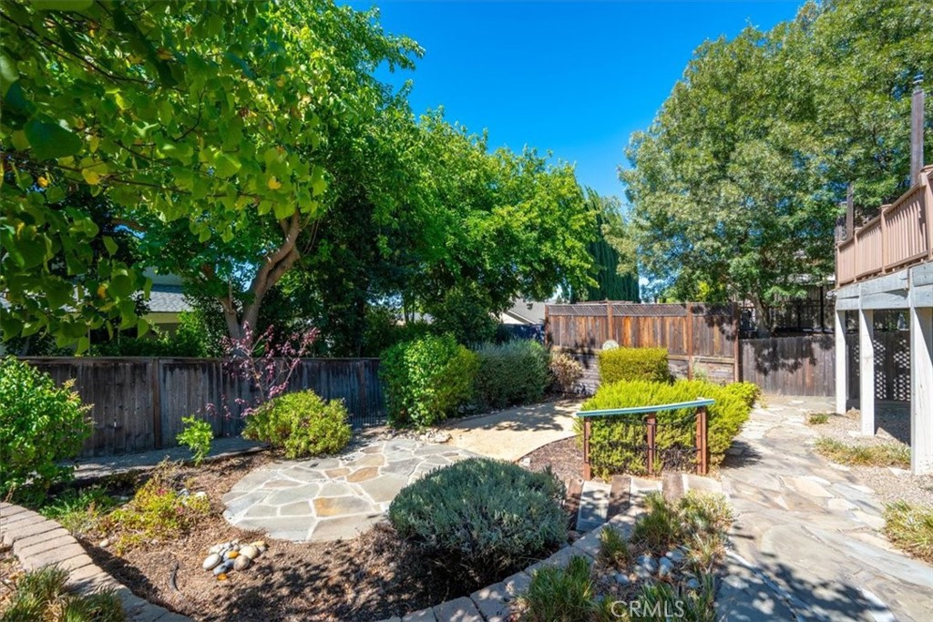 595 Red Cloud Property Photo 14