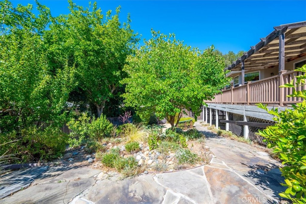 595 Red Cloud Property Photo 34
