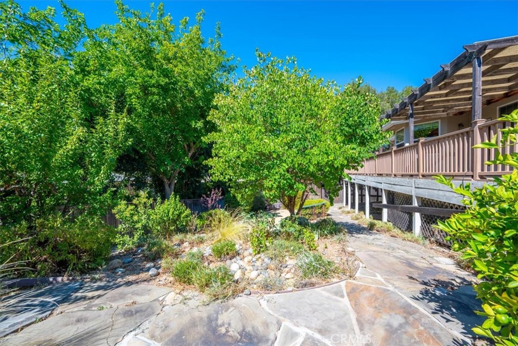 595 Red Cloud Property Photo 34
