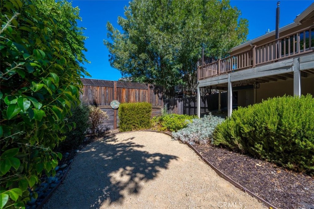 595 Red Cloud Property Photo 35