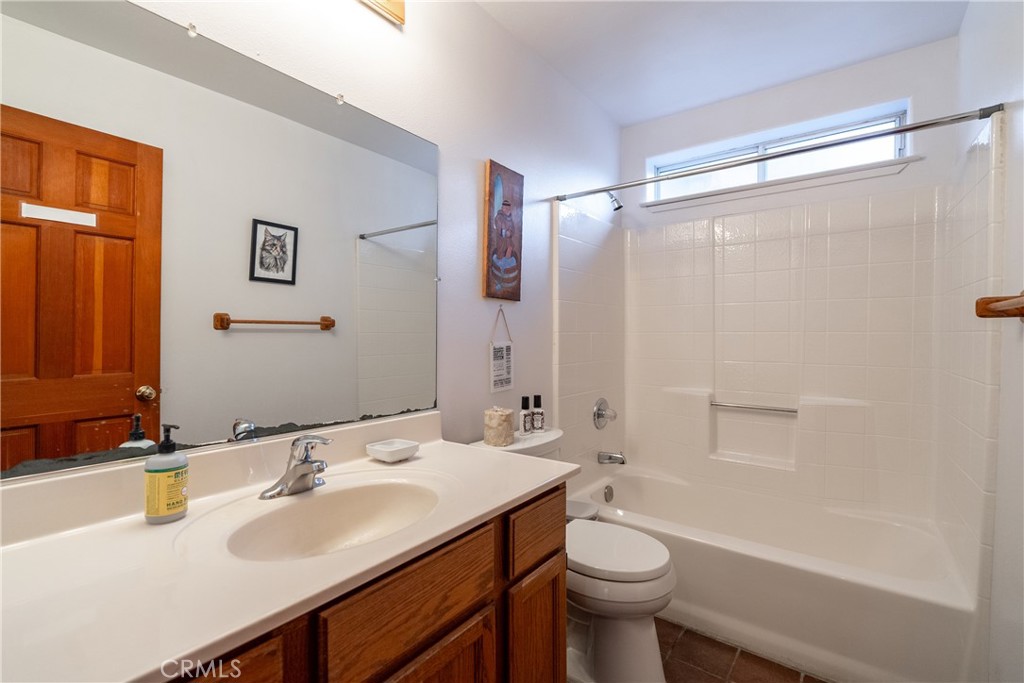 2925 Anderson Road Property Photo 11