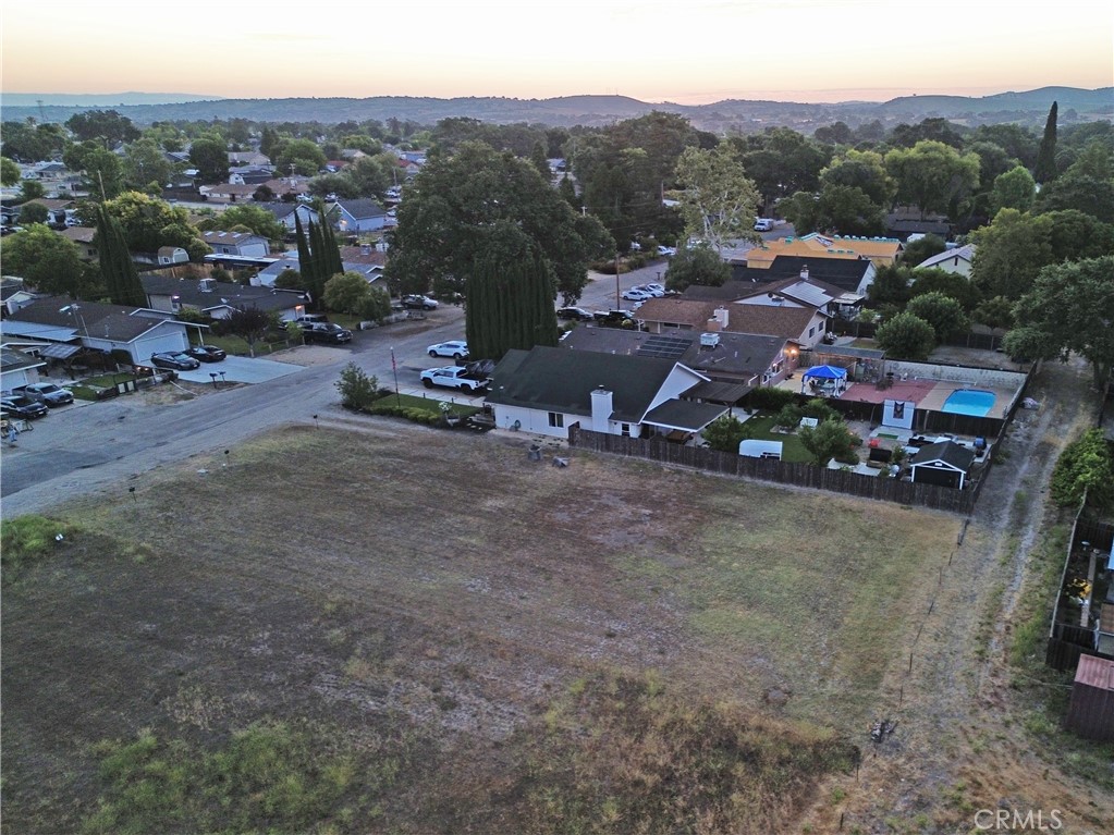 799 Forest Ave Property Photo 3