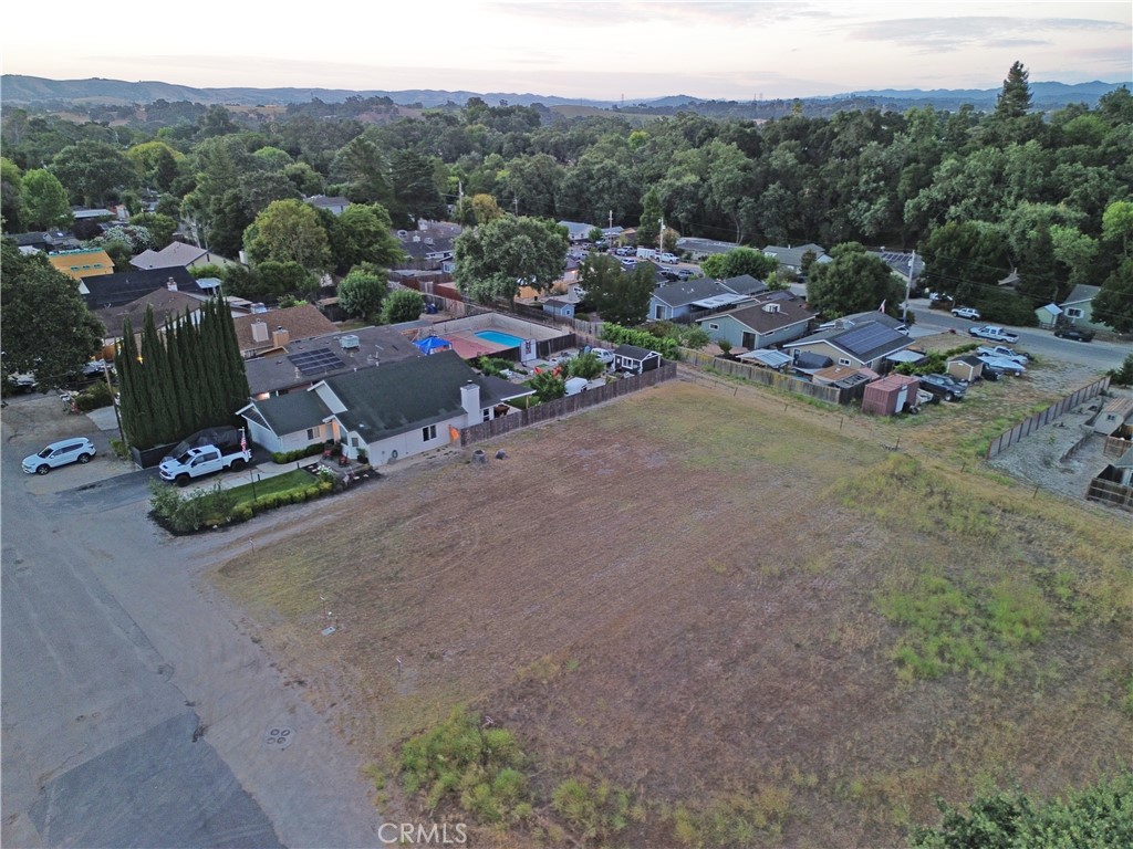 799 Forest Ave Property Photo 4