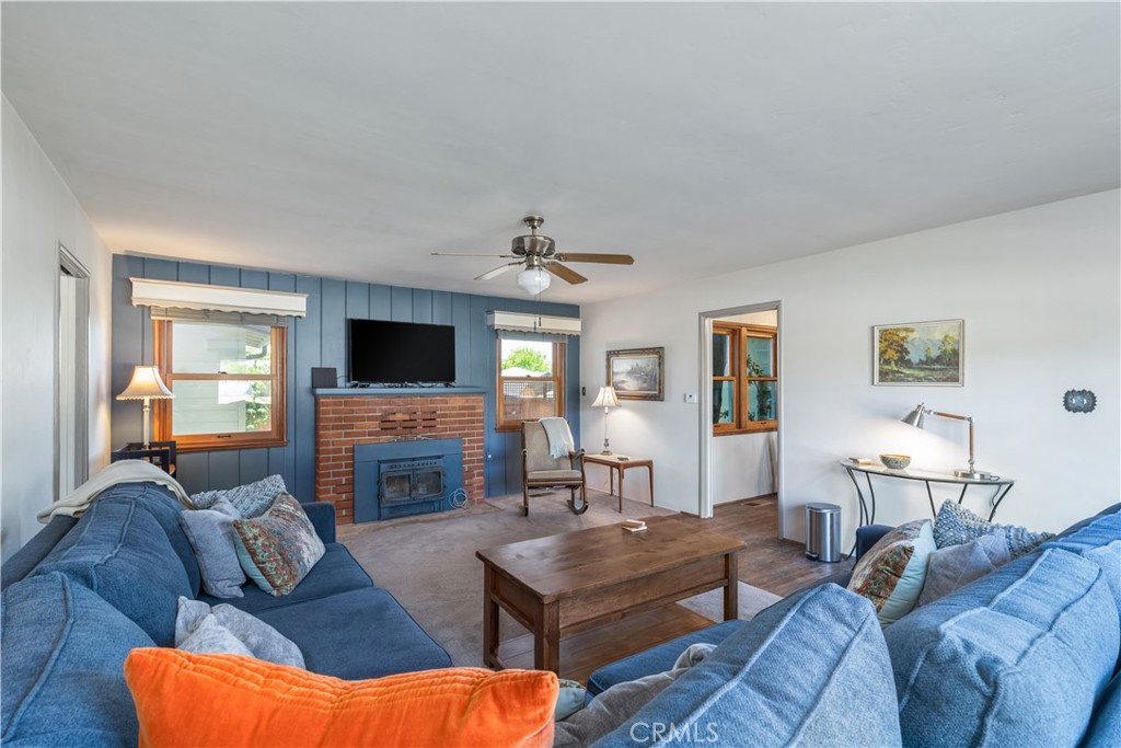 240 Oak Property Photo 1