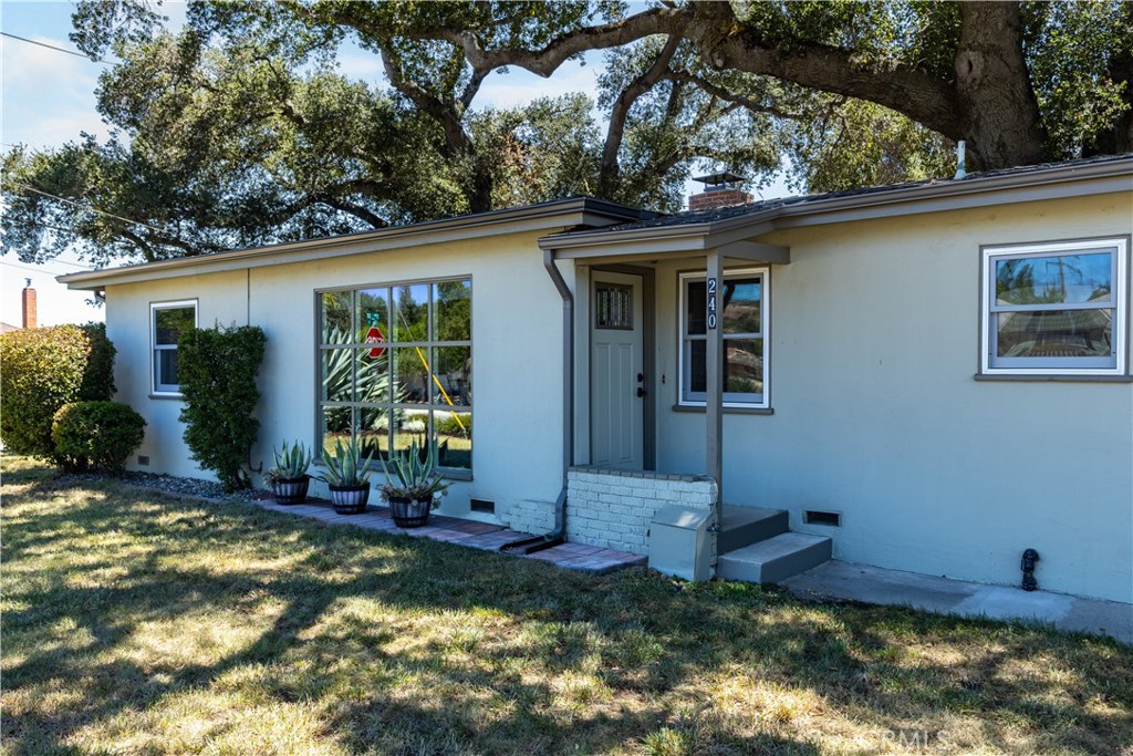 240 Oak Property Photo 4