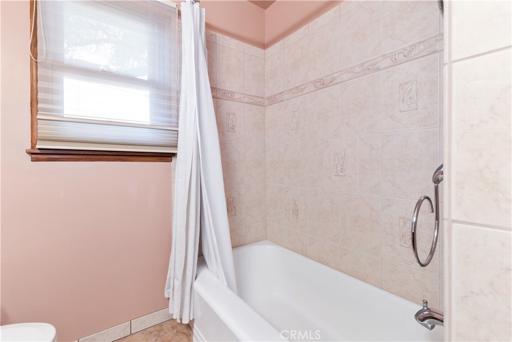240 Oak Property Photo 23
