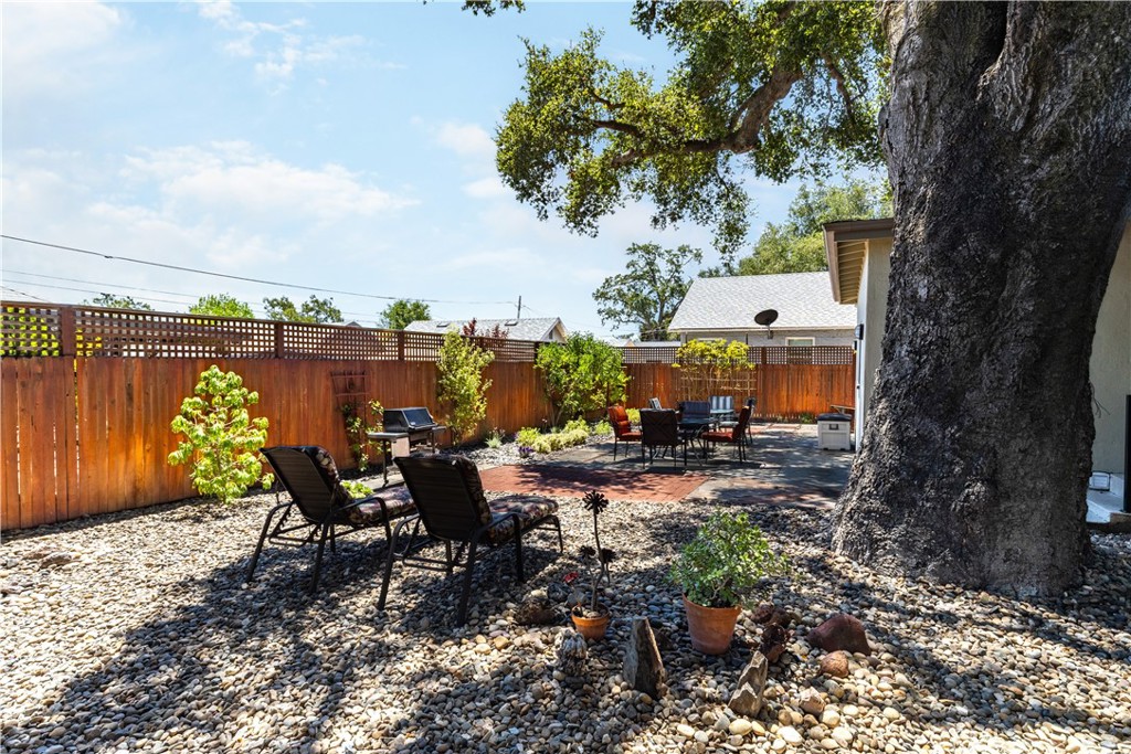 240 Oak Property Photo 31